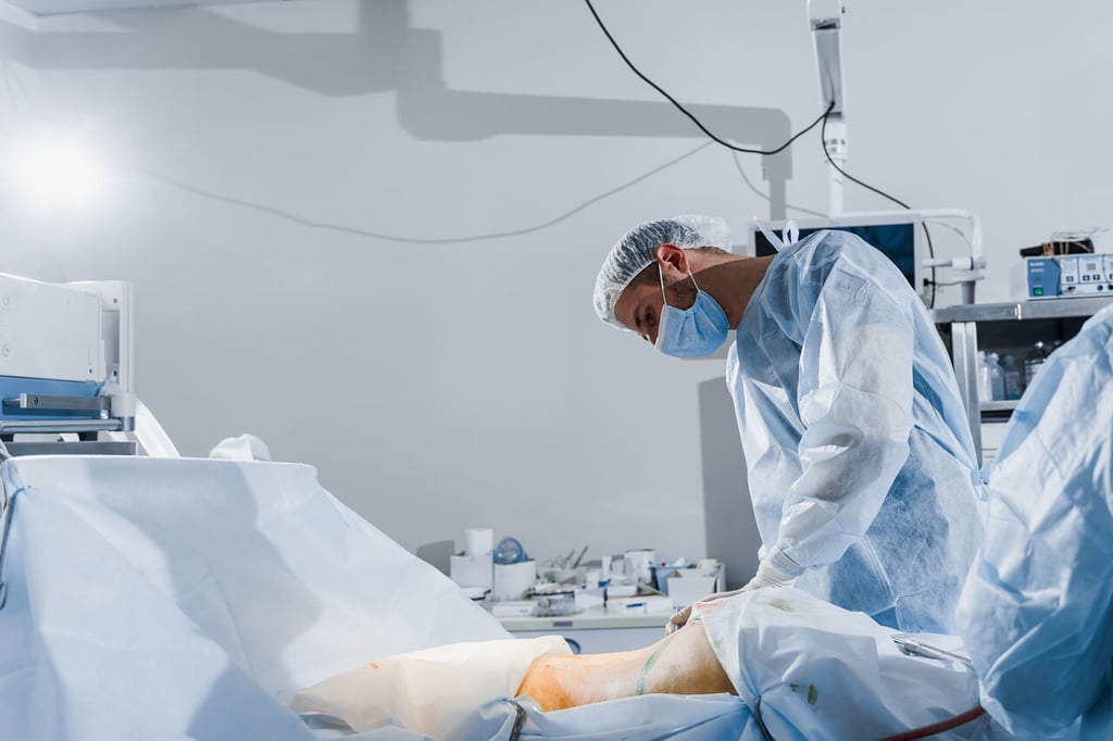 Sala cirúrgica para lipo com enxerto glúteo.