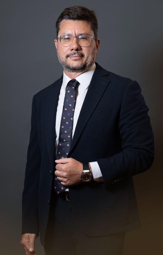 Dr. Carlos Camilo 