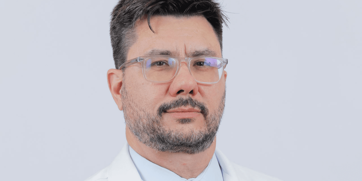 Por que é importante fazer transplante capilar com um cirurgião plástico?