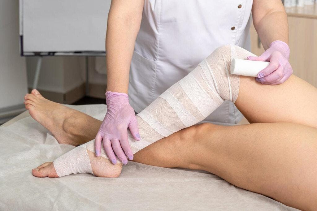 Lipedema no joelho: causas, sintomas e tratamento