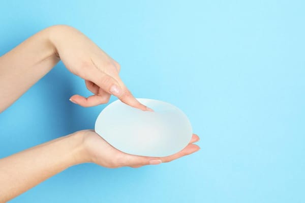 Explante de silicone: entenda a cirurgia e seus principais motivos