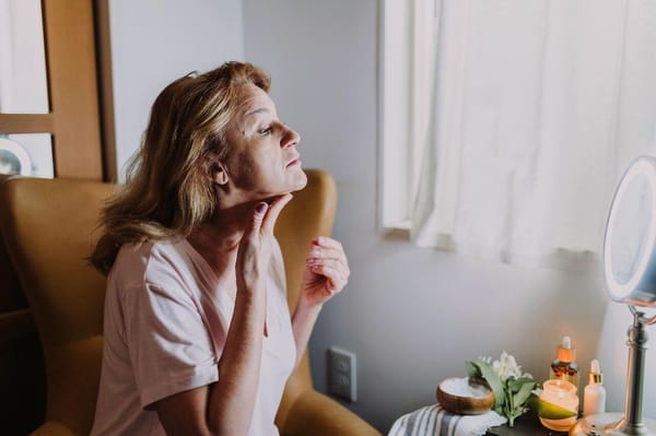 Lifting cervical rejuvenesce seu pescoço com naturalidade