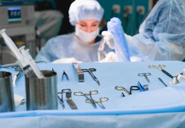 Onde colocar silicone? Veja como escolher uma clínica segura!