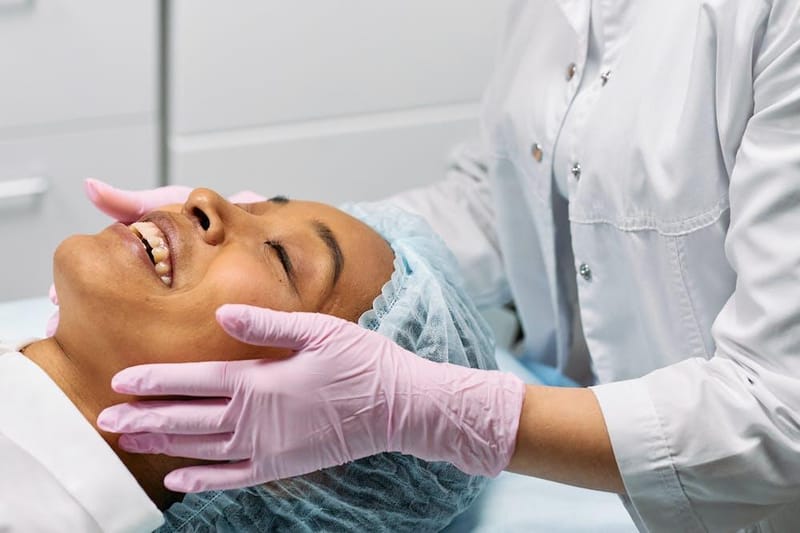 Quanto custa um transplante de sobrancelha? Valor médio em 2025