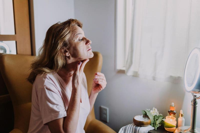 Lifting cervical rejuvenesce seu pescoço com naturalidade